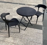 كرسي يتحمل الحرارة والامطار