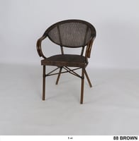 طقم طاولة و 4 كراسي تتحمل الحرارة والامطار