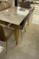 طاولة طعام رخام 6و8 كراسي بأرجل لون ذهبي