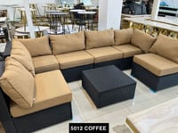 جلسة خارجية مكونة من 6 مقاعد وطاولة صناعية لون كوف...