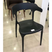 كرسي يتحمل الحرارة والامطار