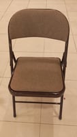 كرسي لون بني فاتح