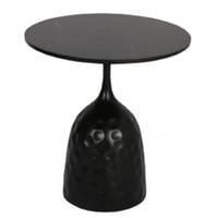 طاولة لون أسود