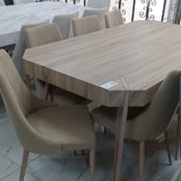 طقم طاولة و ثمانية كراسي