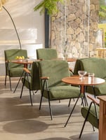 كرسي مع تكاية خشب لون بيج