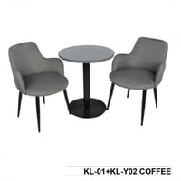 طاولة مع كرسيين رمادي