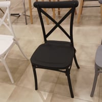 كرسي اسود داخلي وخارجي يتحمل الحرارة والامطار