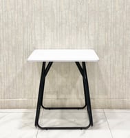 طاولة مربعة مقاس 60 متعددة الألوان