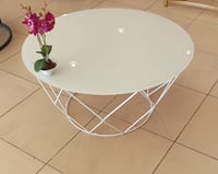 طاولة سطح زجاج لون ابيض