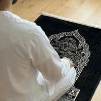 سجادة صلاة مخملية