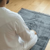 سجادة صلاة مخملية