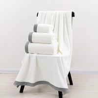 منشفة كورال فليس ملكية