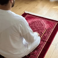 سجادة صلاة مخملية