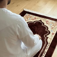 سجادة صلاة مخملية