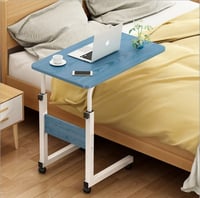 طاولة متحركة بعجلات