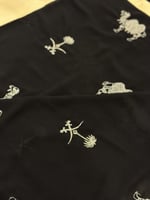 طرحه بصناعه فاخره مع شعار الممكله و تطريز الجمل ال...