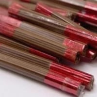 أعواد الند الفاخره