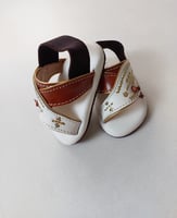 نعال شرقي مواليد