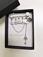 بروش أطفال حروف فضي