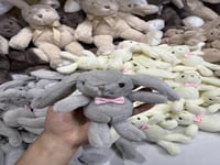 ميدالية دبدوب رمادي