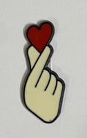 ستيكر معدني يد وقلب