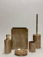 طقم إكسسوارات حمام فاخر بتصميم رخامي أنيق