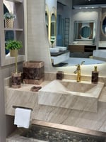 طقم إكسسوارات حمام فاخر بتصميم رخامي أنيق