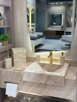 طقم إكسسوارات حمام فاخر بتصميم رخامي أنيق