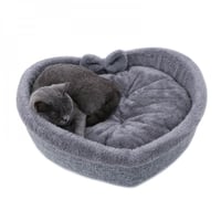 فرشة قطط على شكل قلب