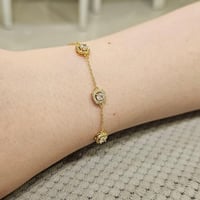 اسوارة باندورا ذهبية مزينة باحجار والماس