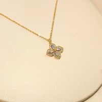 سلسال روبرتو كوين ذهبي مزين بأحجار