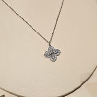 سلسال روبرتو كوين فضي مزين بأحجار