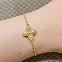 اسوارة روبرتو كوين وردة ذهبية مرصعة باحجار