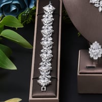 طقم زركون فضي راقي و فخم جداً 4 قطع