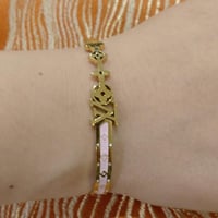 اسوارة لويس فيتون لون وردي