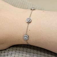 اسوارة باندورا فضية مزينة باحجار زركون