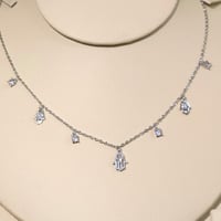 سلسال كف اليد فضي مزين باحجار