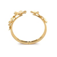 اسوارة فان كليف فريفول قيد 7 وردات مزينة بأحجار زر...