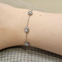 اسوارة باندورا فضية مزينة باحجار زركون