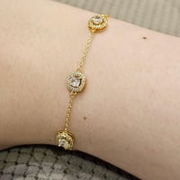 اسوارة باندورا ذهبية مزينة باحجار والماس