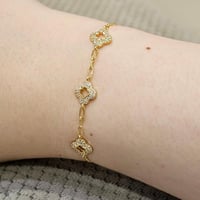 اسوارة وردات مفرغة مرصعة زركون مستوحى من فان كليف...