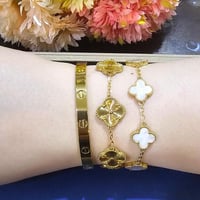 مجموعة أساور "بريق اللؤلؤ" تصاميم كلاسيكية وعصرية...