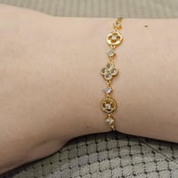 اسوارة باندورا وردات ذهبية مرصعة باحجار