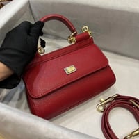 الأحمر