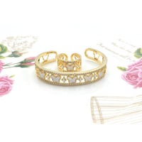 طقم خاتم واسوارة بتصميم فراشات لون ابيض