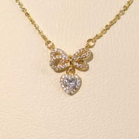 سلسال باندورا فيونكه ذهبي مزين بأحجار