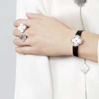 خاتم فان كليف فضي وردتين ابيض واسود