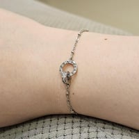 اسوارة باندورا فضية انيقة