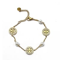 اسوارة توري بورش ذهبي مع حبات لولو