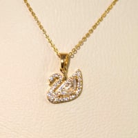 سلسال سوارفسكي البجعه ذهبي مزين بأحجار